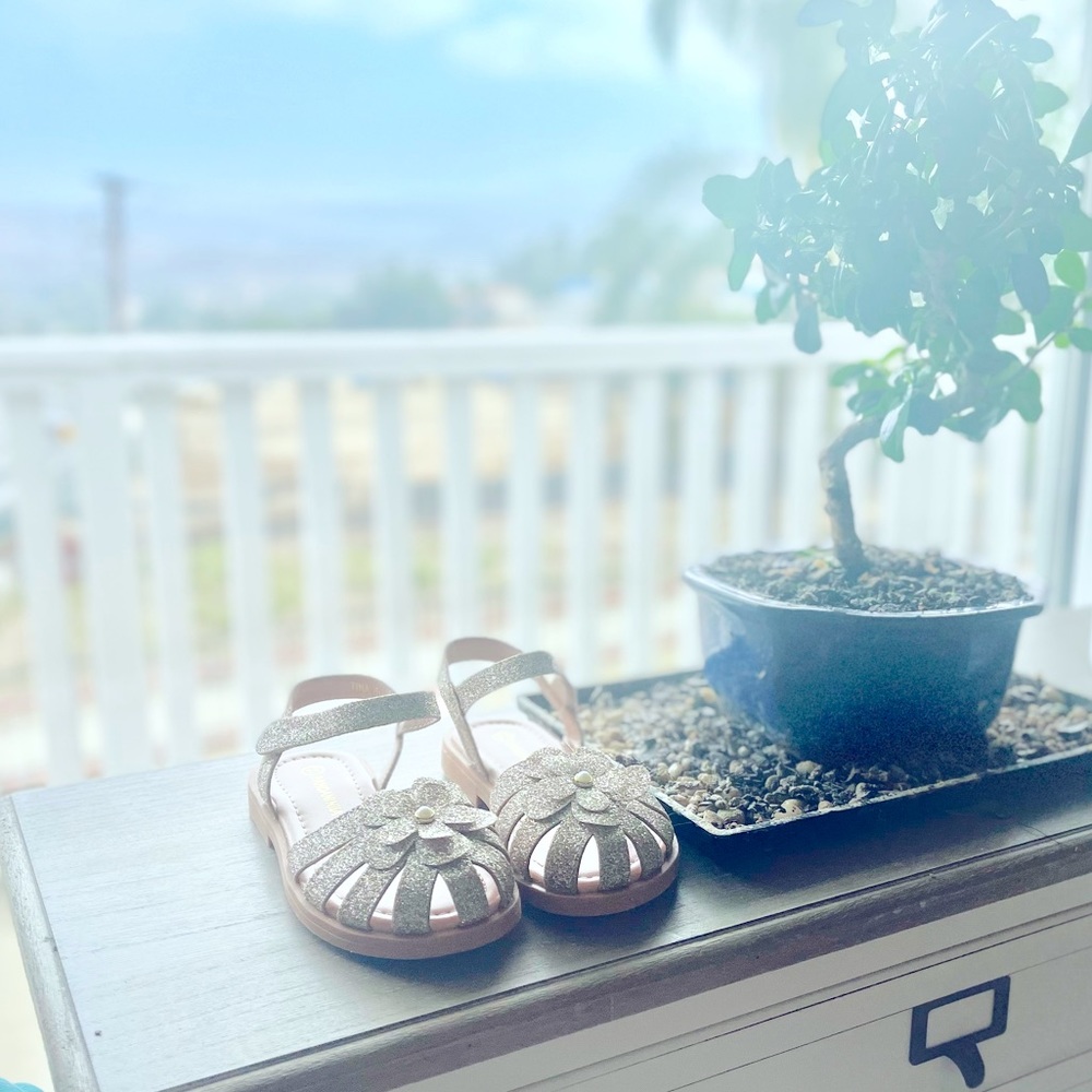 NWT Toddler 11 sandals with the bling